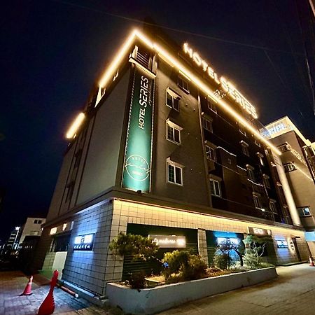 Series Hotel Гиеонгджу Екстериор снимка