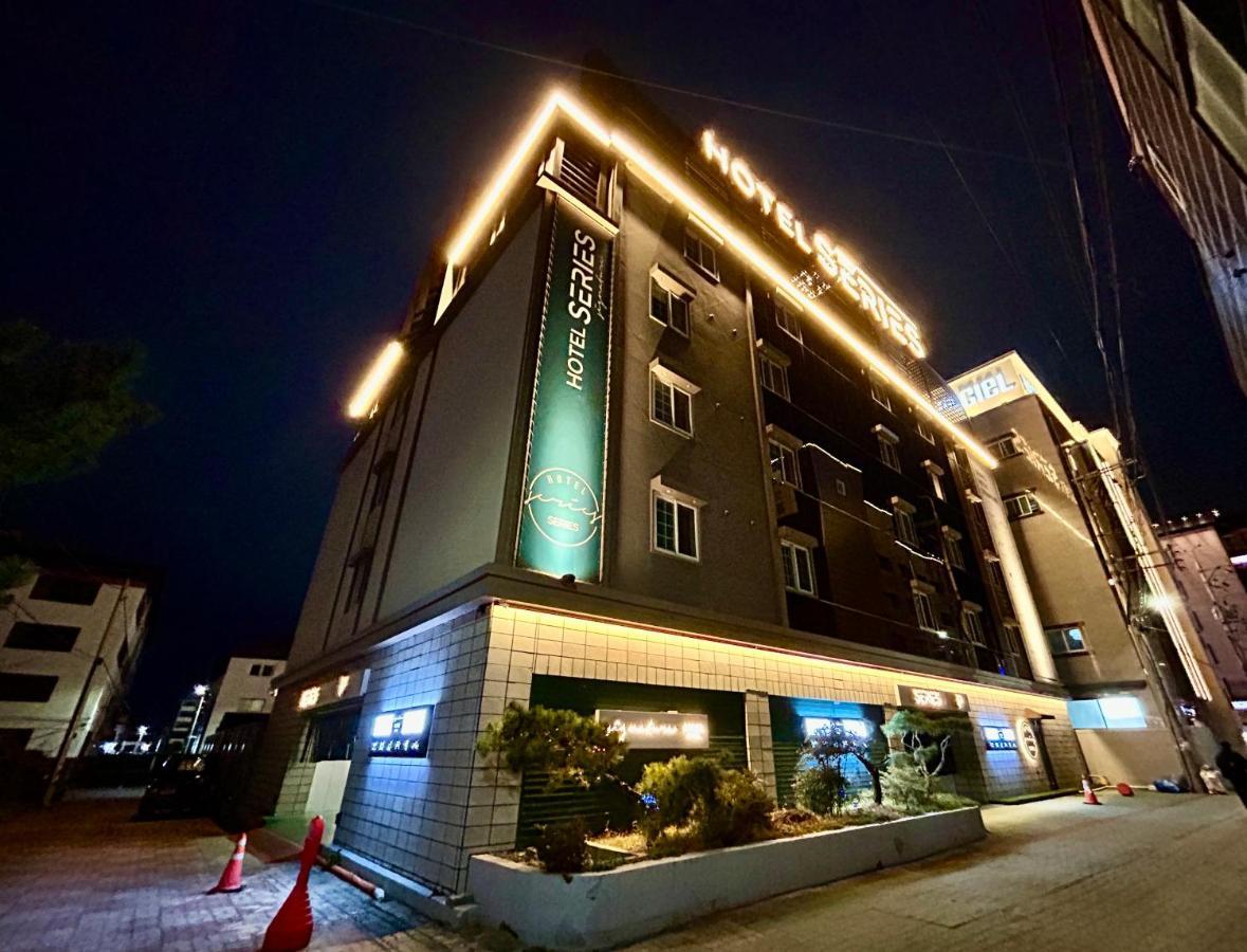 Series Hotel Гиеонгджу Екстериор снимка
