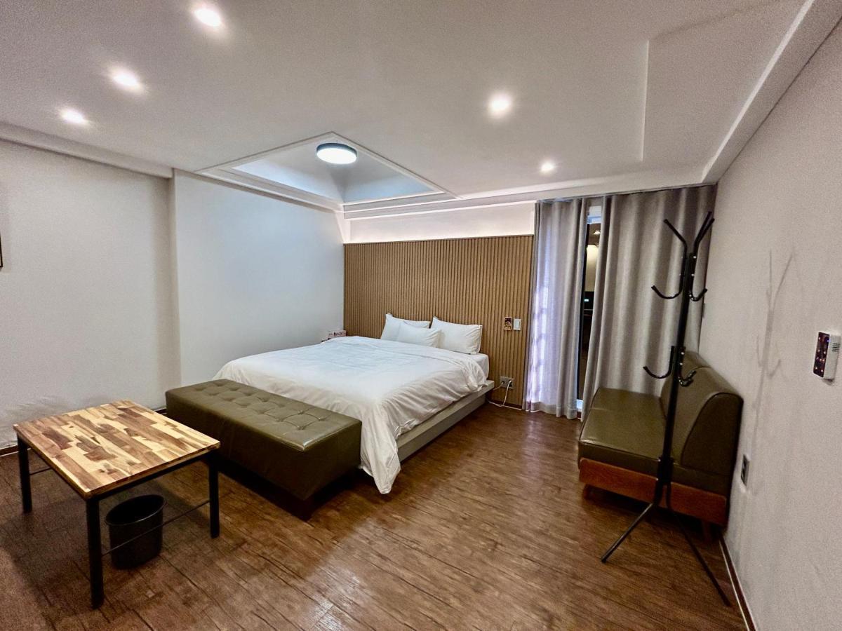 Series Hotel Гиеонгджу Екстериор снимка