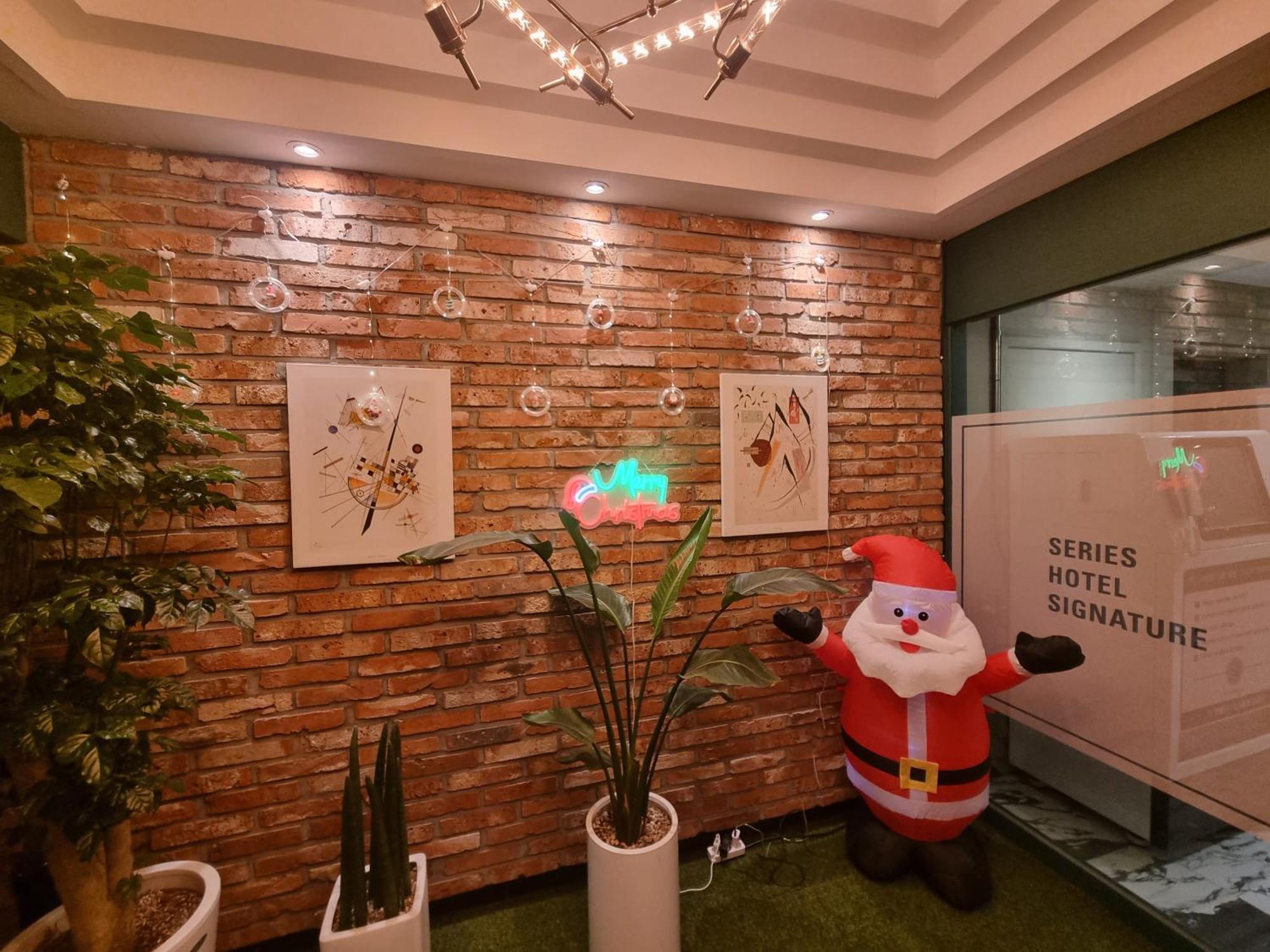 Series Hotel Гиеонгджу Екстериор снимка