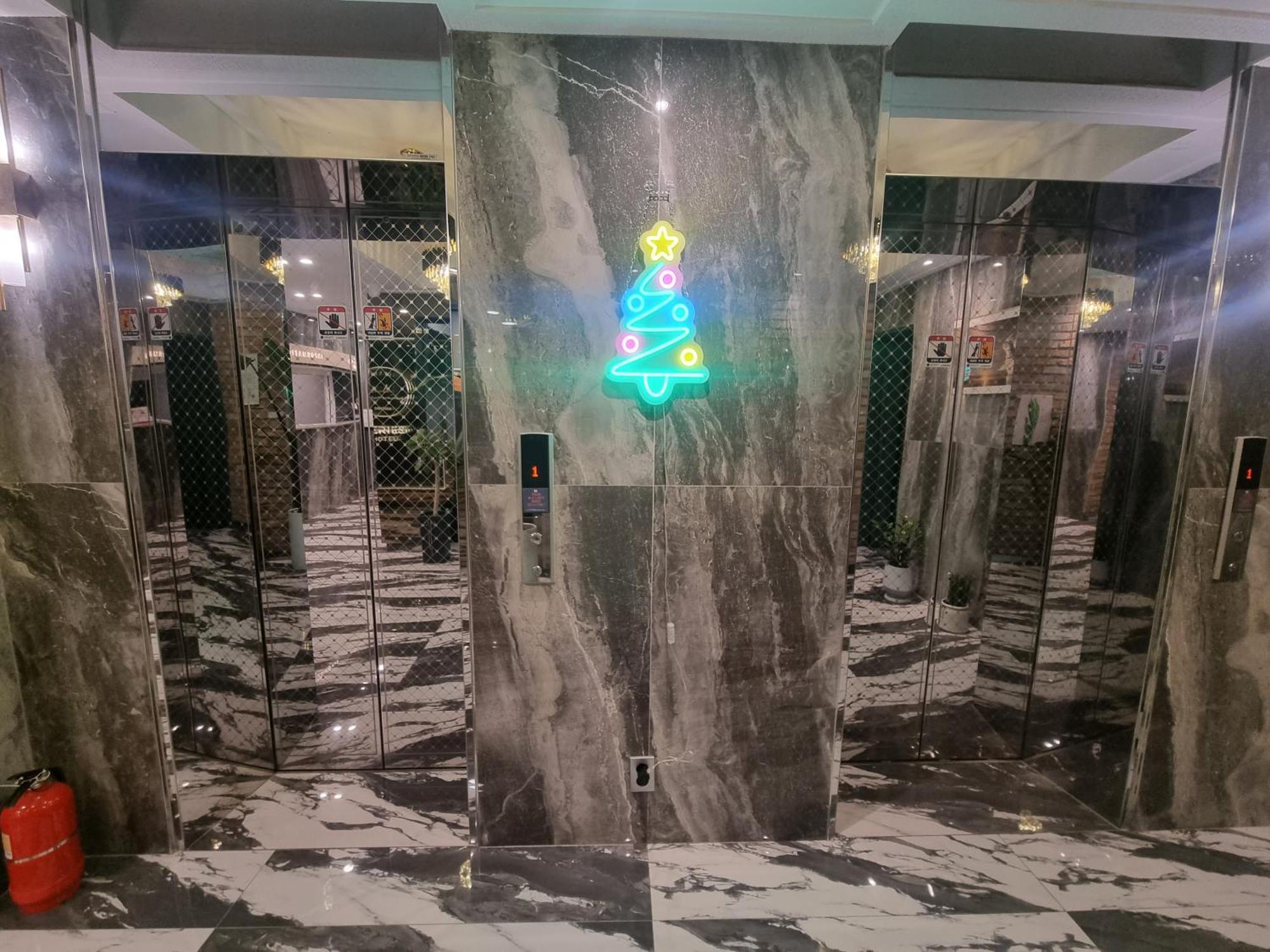 Series Hotel Гиеонгджу Екстериор снимка