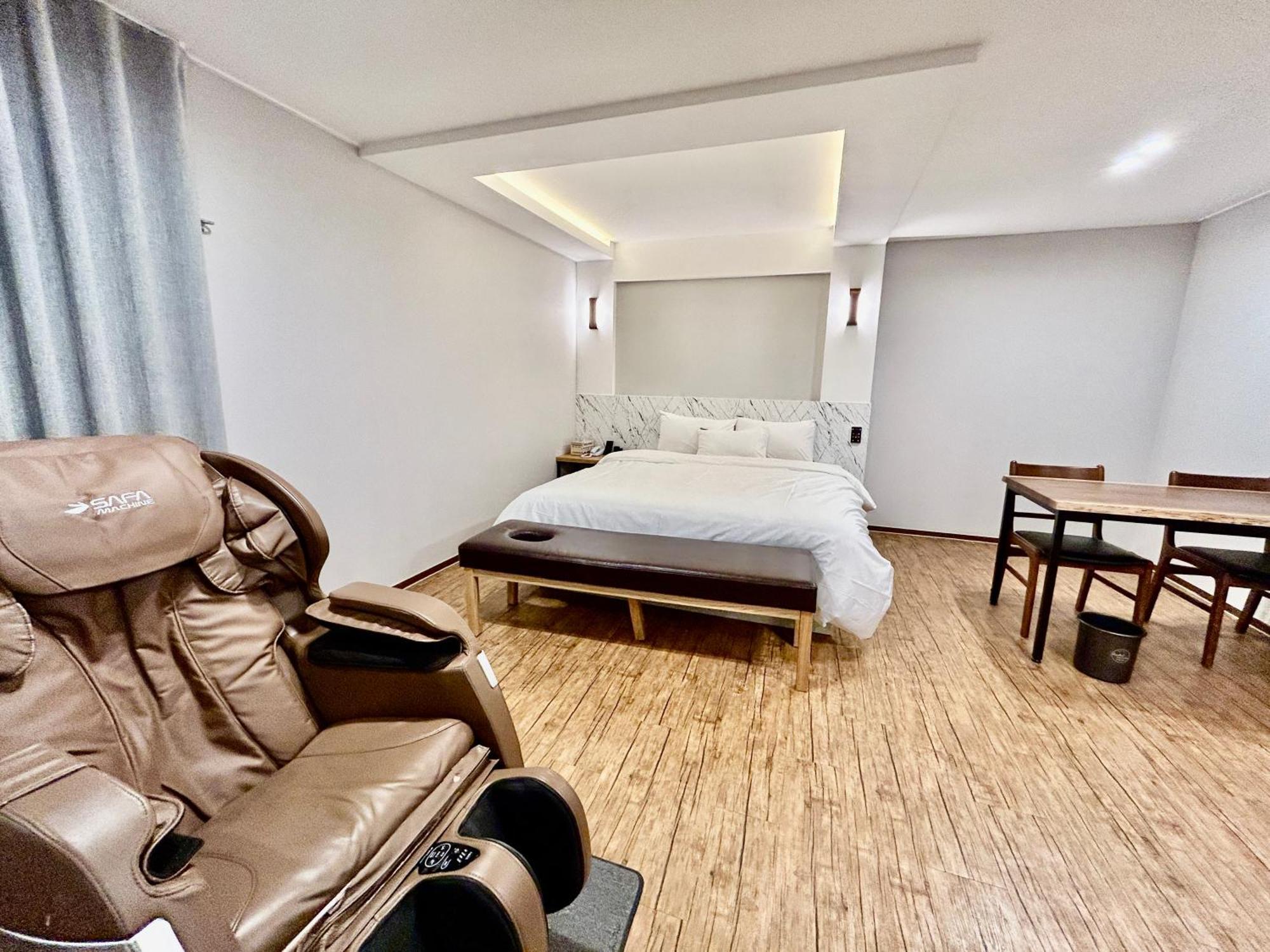 Series Hotel Гиеонгджу Екстериор снимка