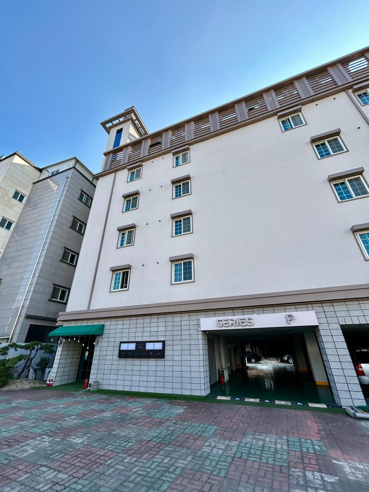 Series Hotel Гиеонгджу Екстериор снимка
