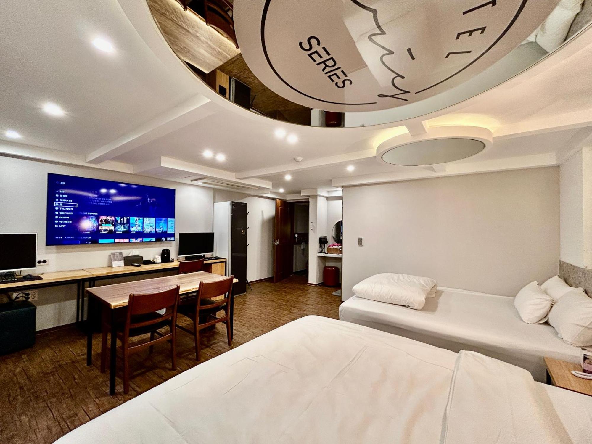 Series Hotel Гиеонгджу Екстериор снимка