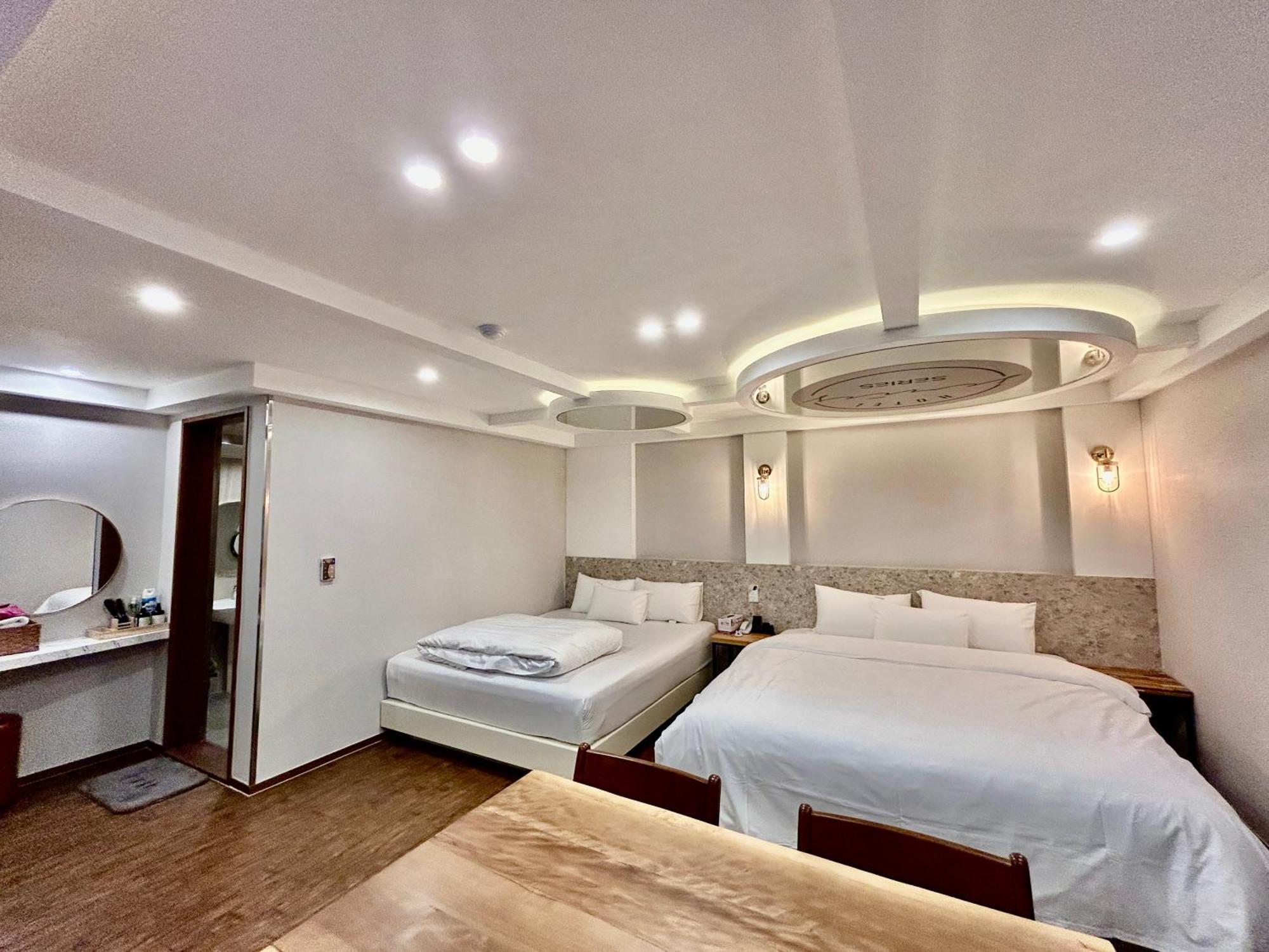 Series Hotel Гиеонгджу Екстериор снимка