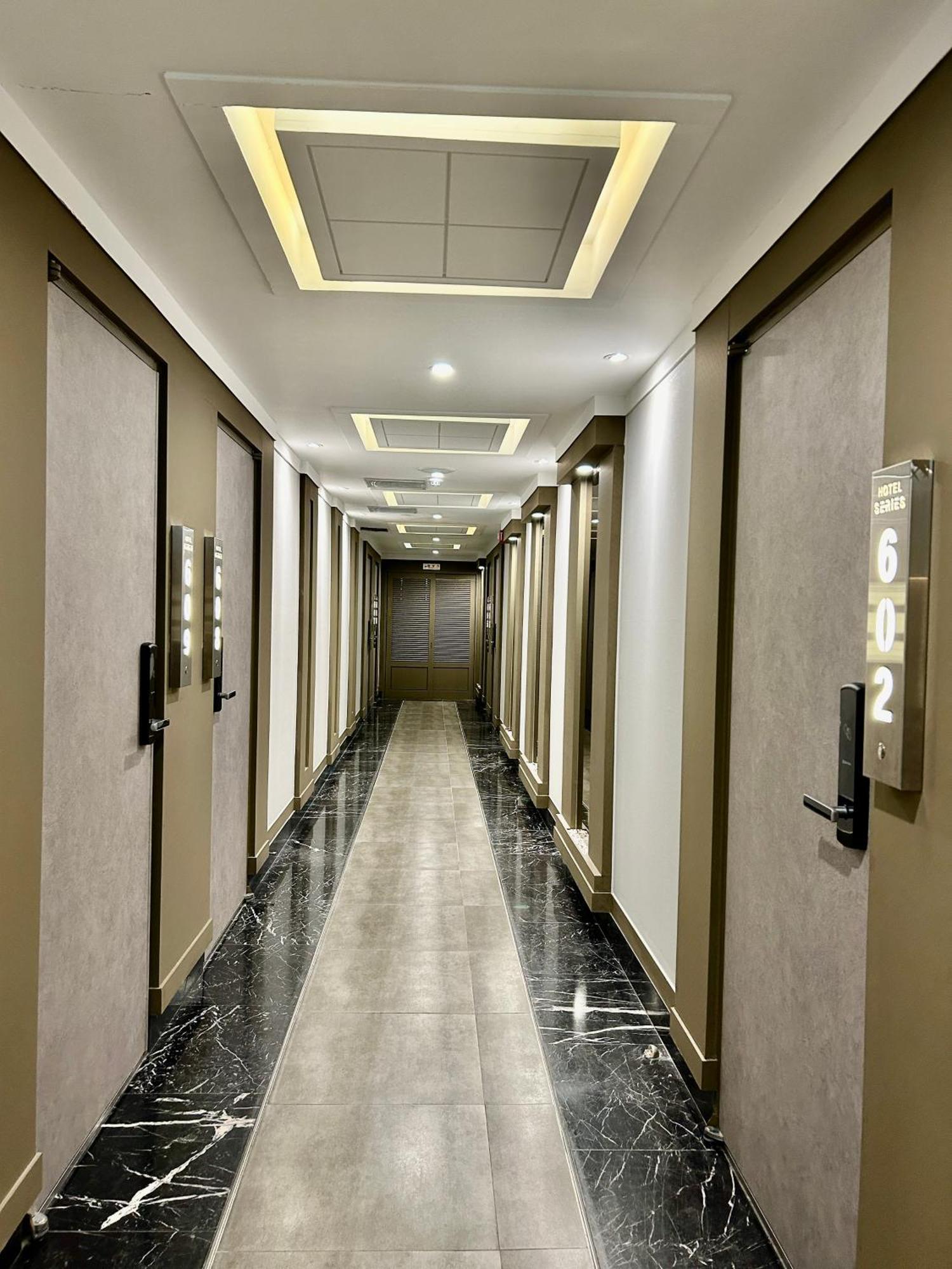 Series Hotel Гиеонгджу Екстериор снимка